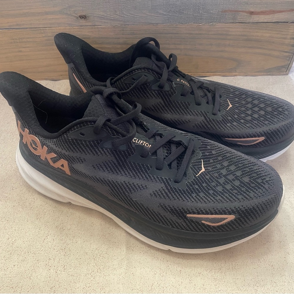 Hoka Clifton 9 size 10
